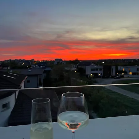 Zen Sunset Loft - Private Terrace - Forrest Views 아파트 부쿠레슈티