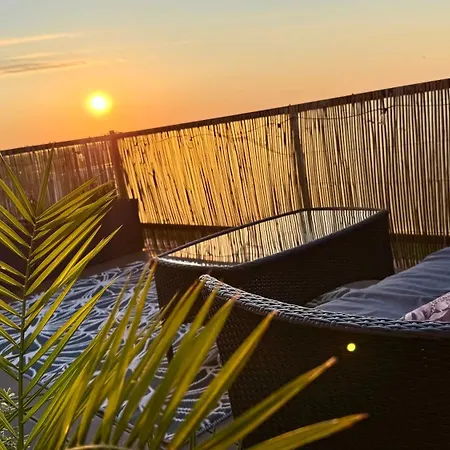 Zen Sunset Loft - Private Terrace - Forrest Views * 부쿠레슈티